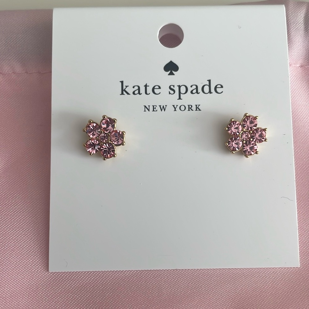 ( last 1) Kate Spade ♠️ light pink flower 🌸 studs earrings - Picture 2 of 2